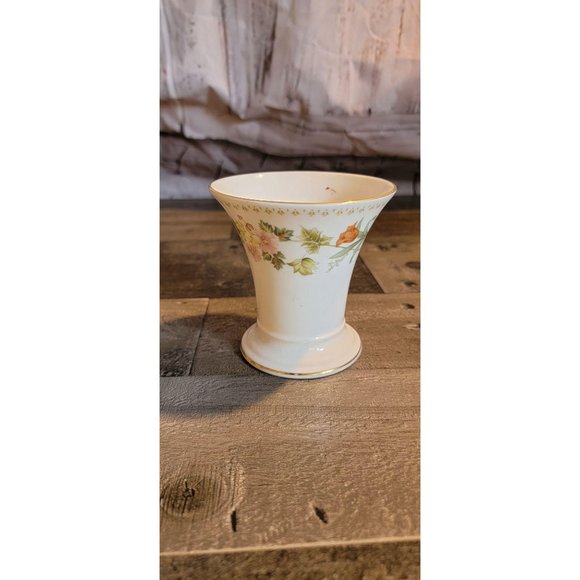 Wedgwood Bone china Made in England Floral pattern - Picture 1 of 5